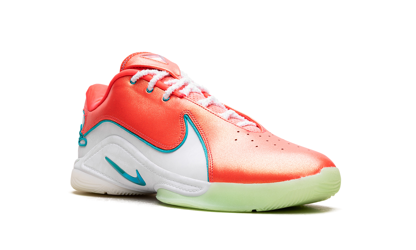 LeBron 22 Christmas HV5148 600