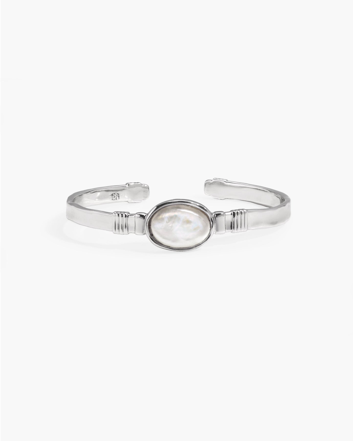 Liquid Oval Pearl Bangle in Gold