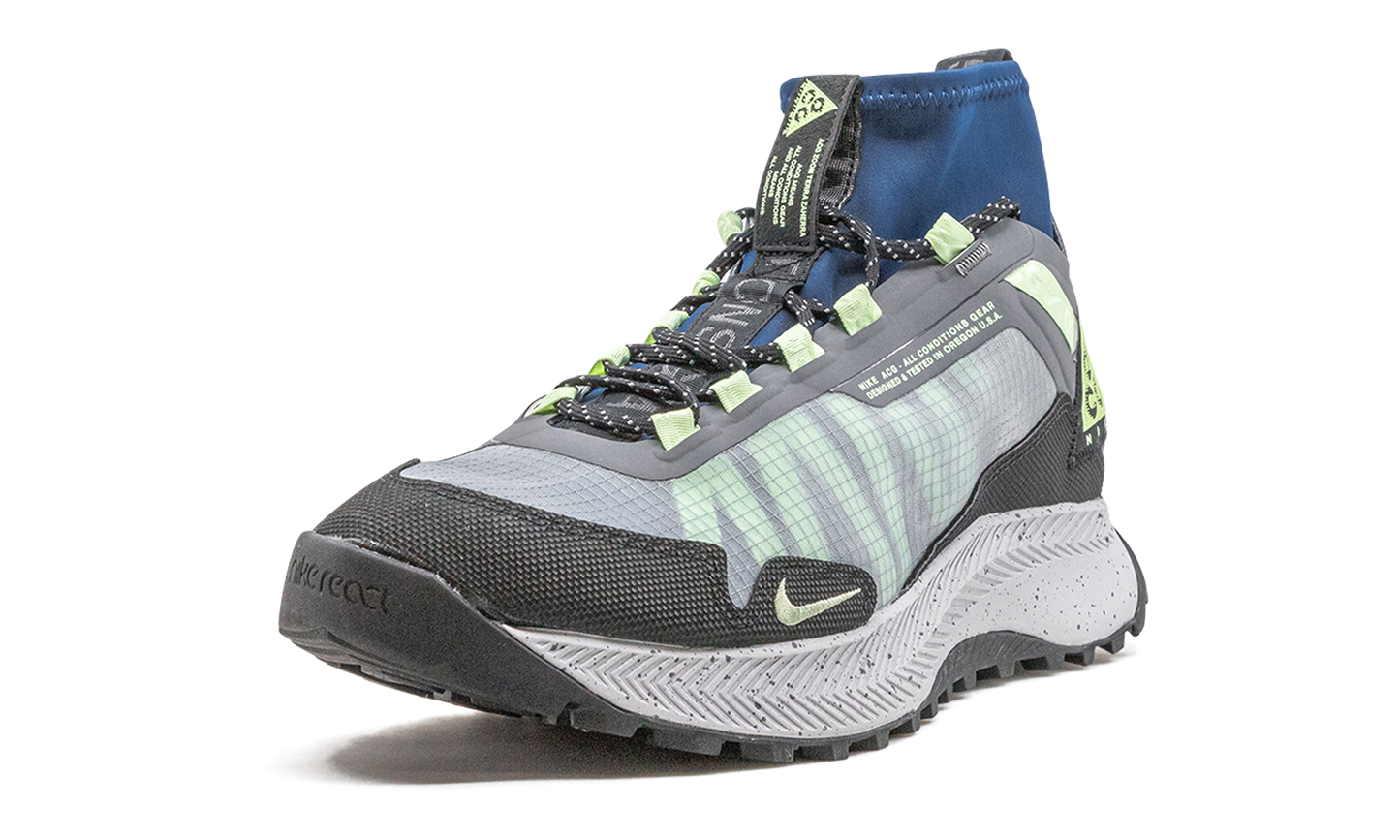 ACG ZOOM TERRA ZAHERRA Barely Volt CQ0076 001