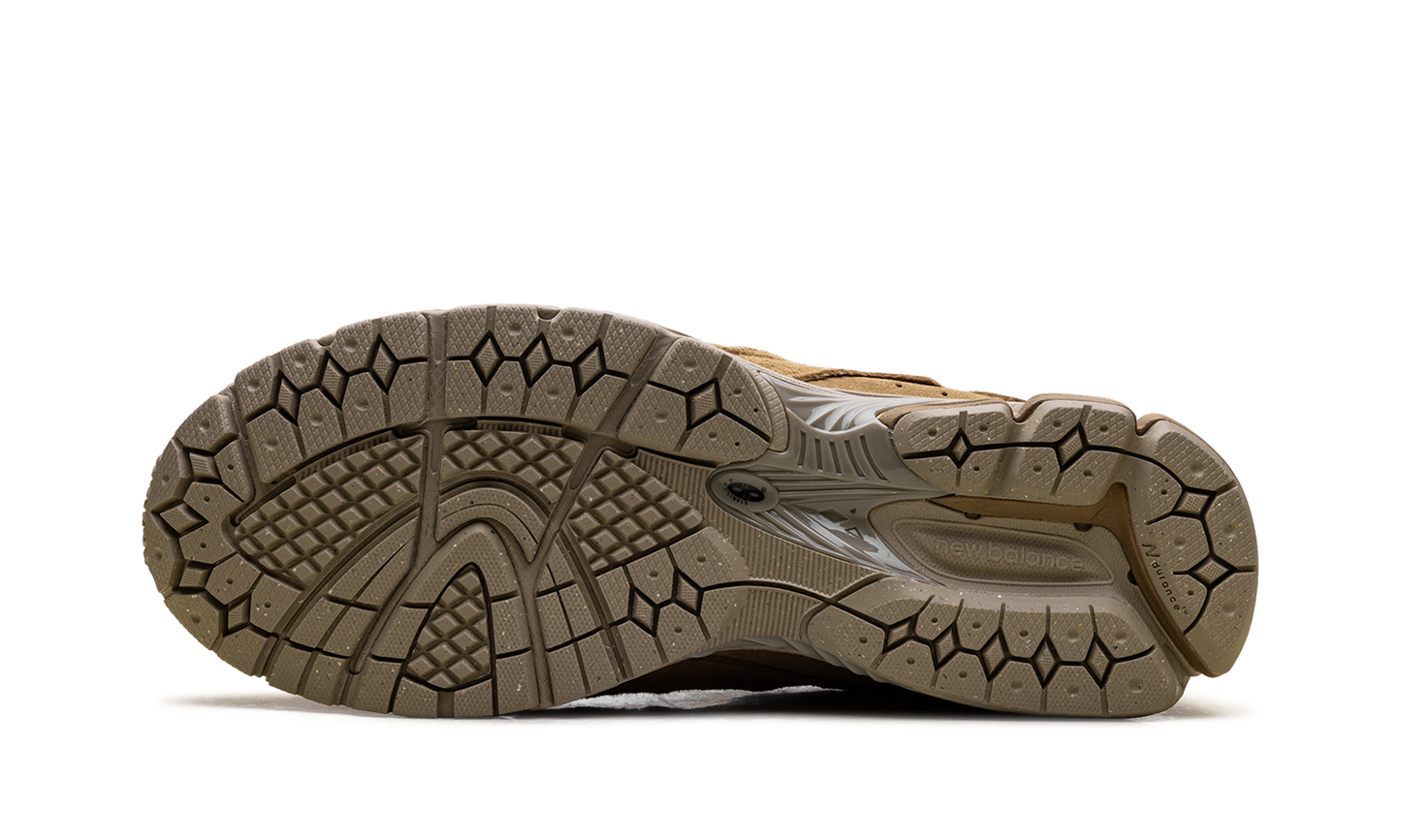 2002R Gore-Tex Protection Pack - Stucco U20027OI