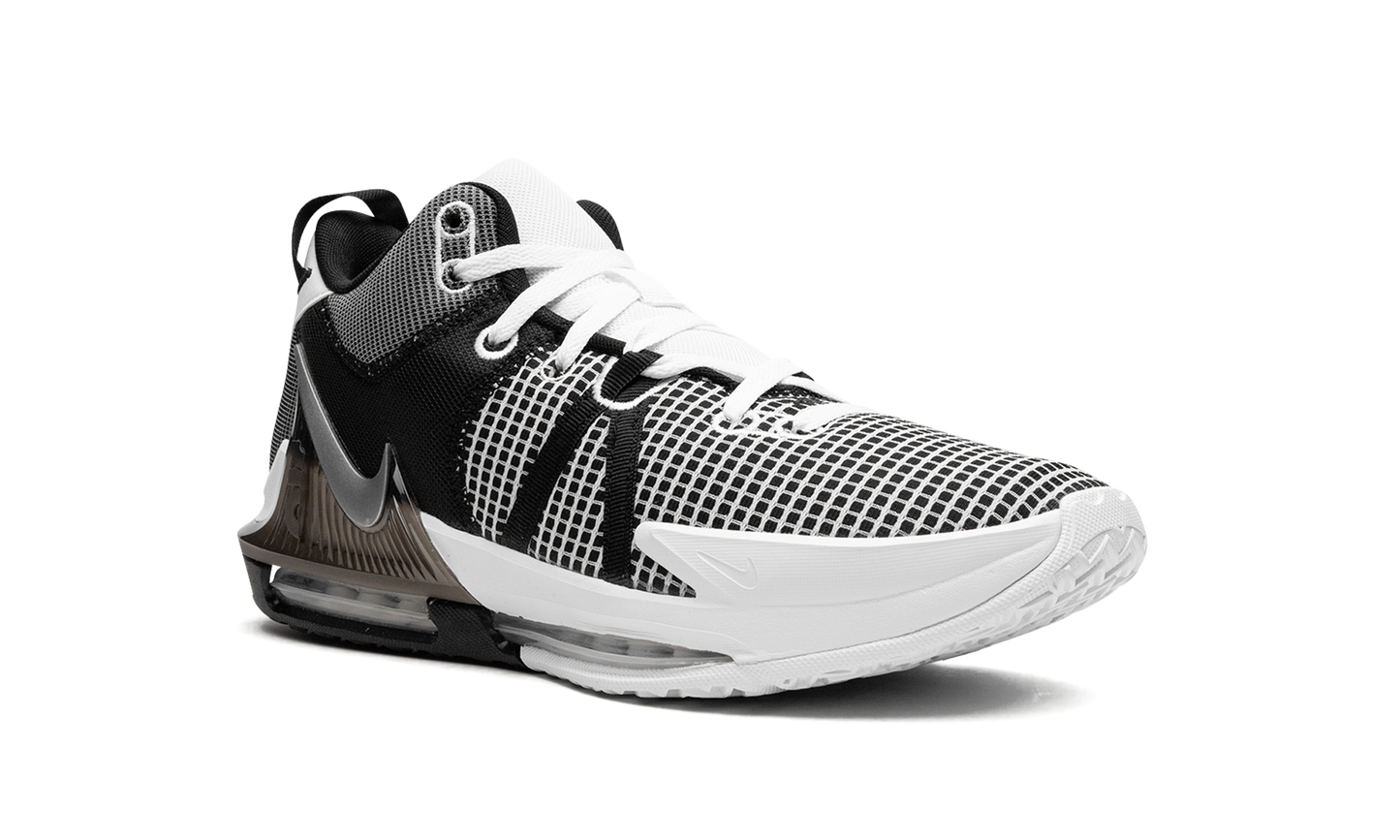 LeBron Witness VII Metallic Silver DM1123 100