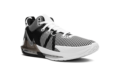 LeBron Witness VII Metallic Silver DM1123 100