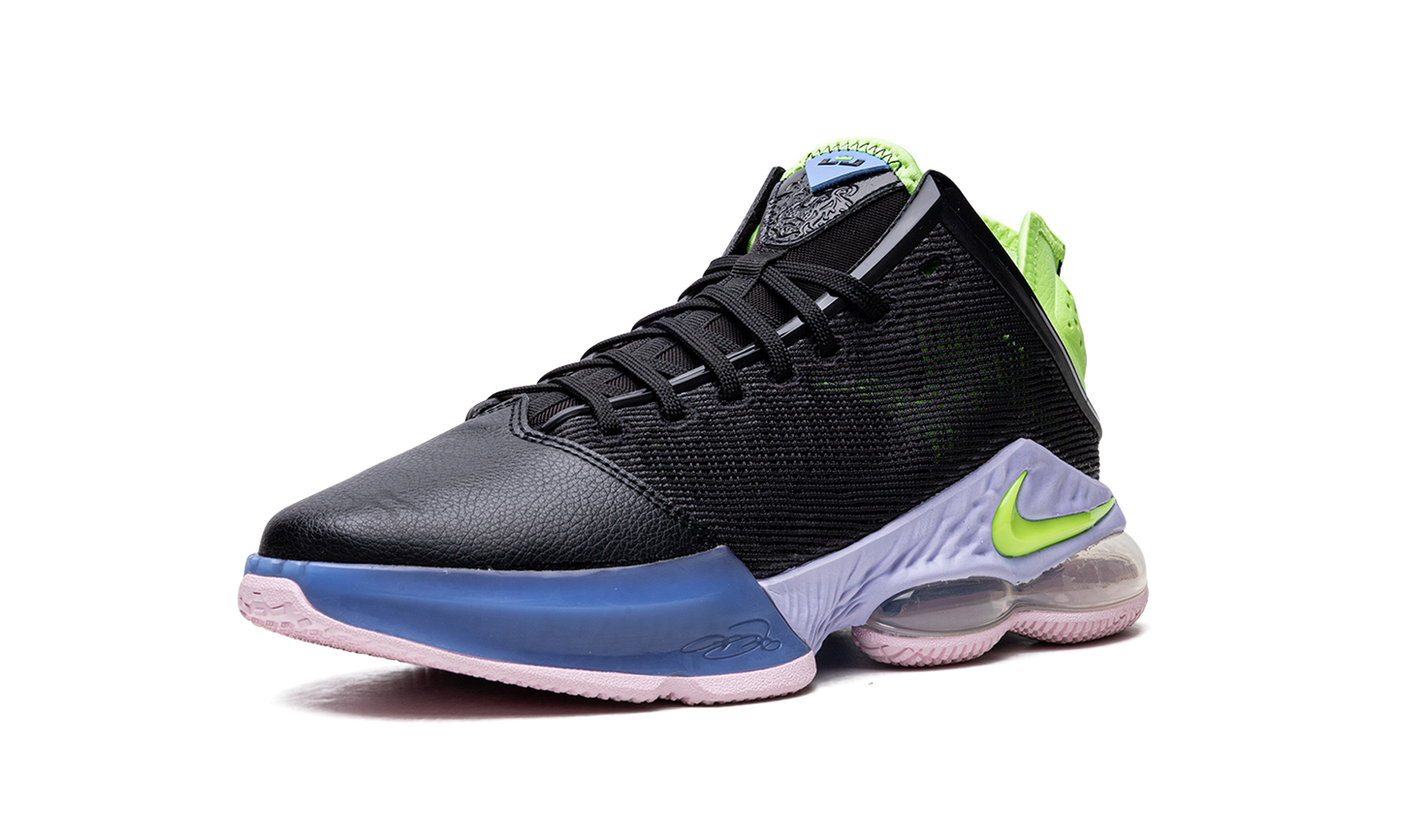 LeBron 19 Low Black / Ghost Green DO9829 001