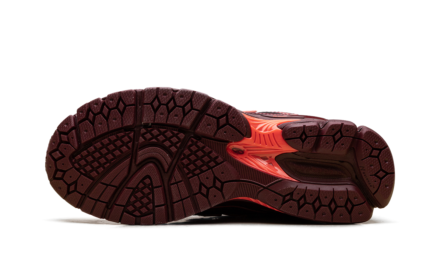 1906R WMNS Mercury Red U1906RHB