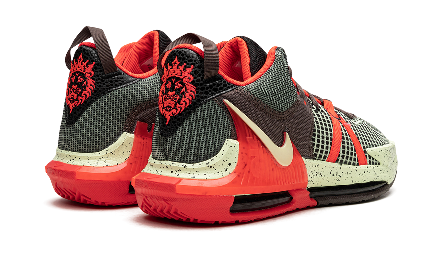 LeBron Witness VII Alligator DM1123 001