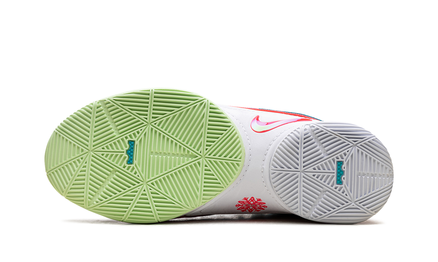 LeBron 22 Christmas HV5147 600