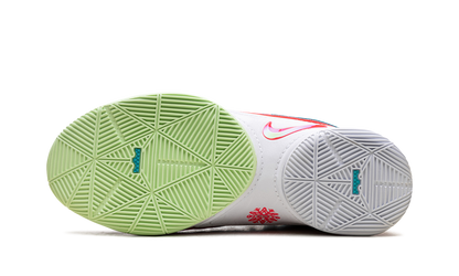 LeBron 22 Christmas HV5147 600