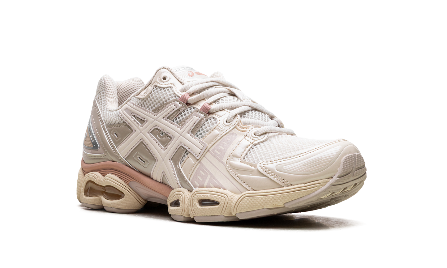 Gel Nimbus 9 WMNS Pale Oak / Cream 1202A278 201