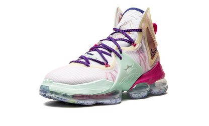 LeBron 19 Valentine's Day DH8459 900