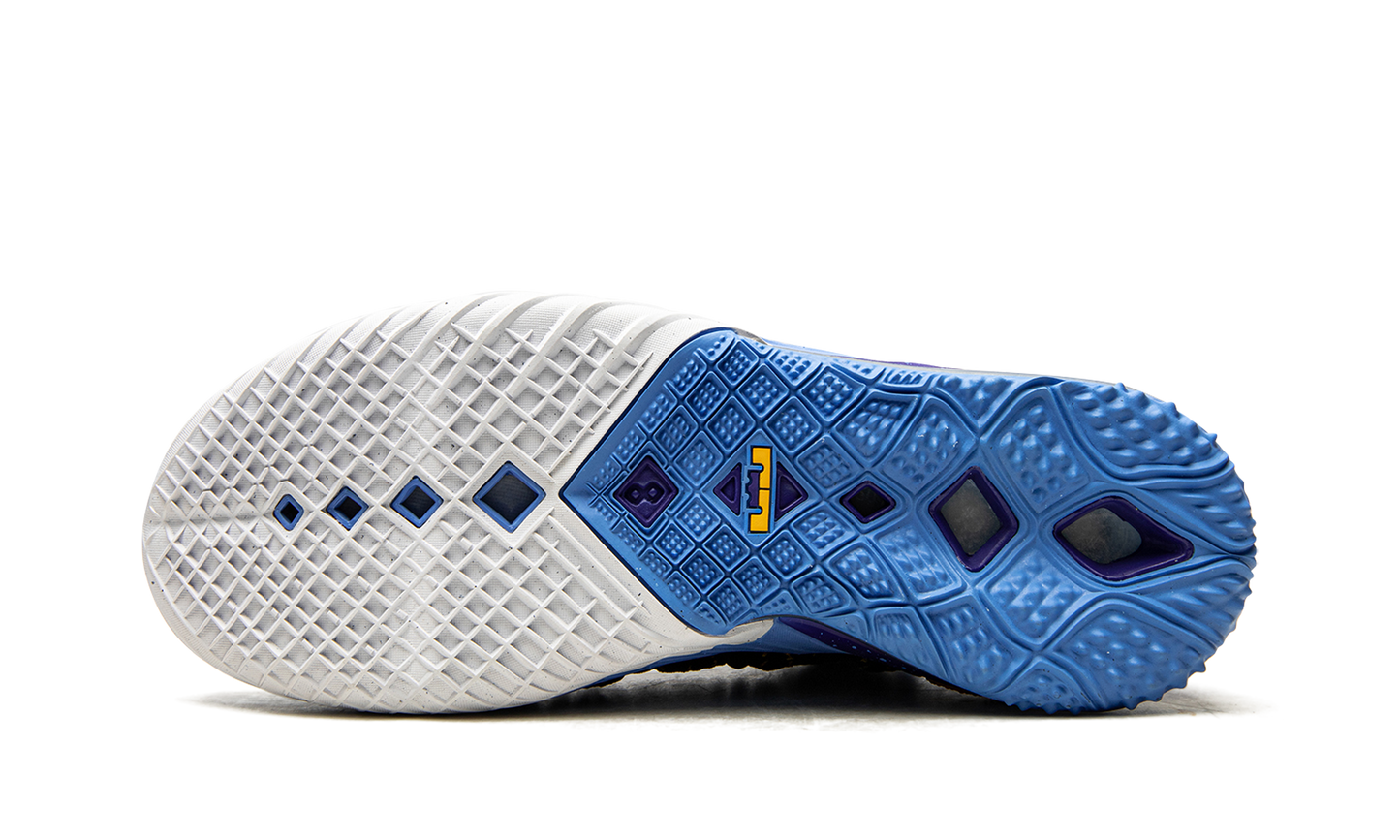 LeBron 18 Dynasty - Minneapolis Lakers CQ9283 006