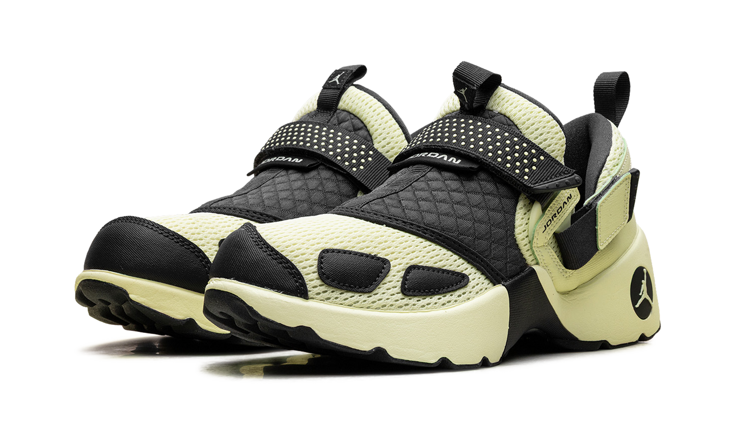 Jordan Trunner LX Luminous Green HQ2164 302