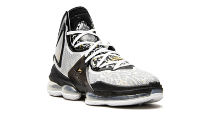 LeBron 19 Royalty CZ0203 100