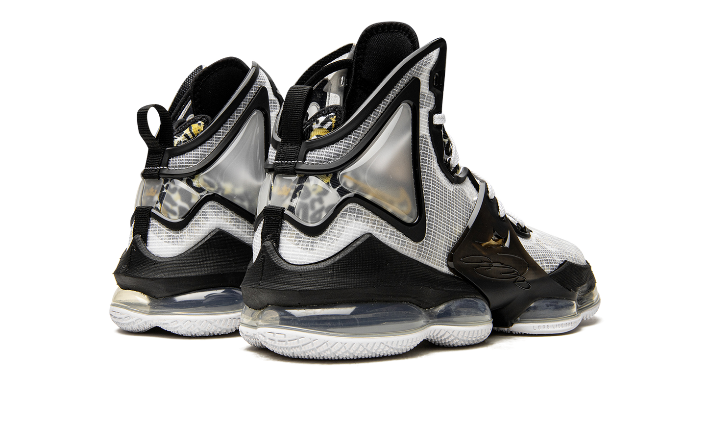 LeBron 19 Royalty CZ0203 100