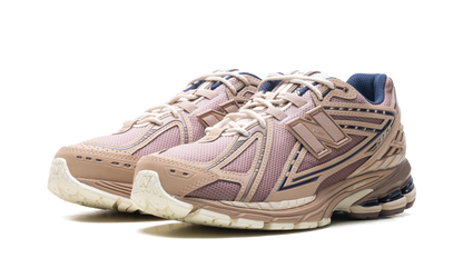 1906R Earth Shadow / Flat Taupe U1906REN