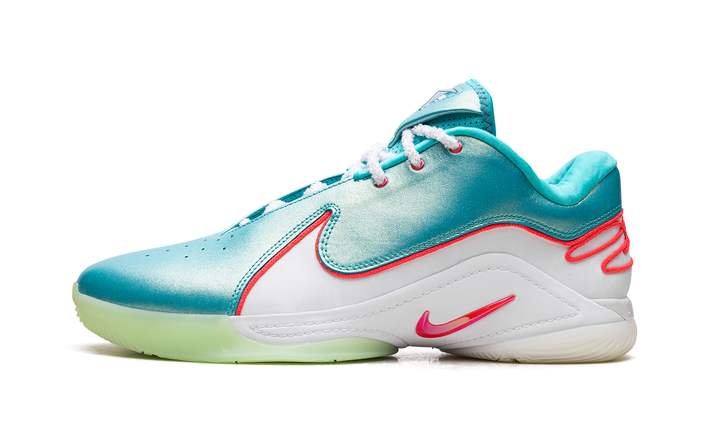 LeBron 22 Christmas HV5148 600