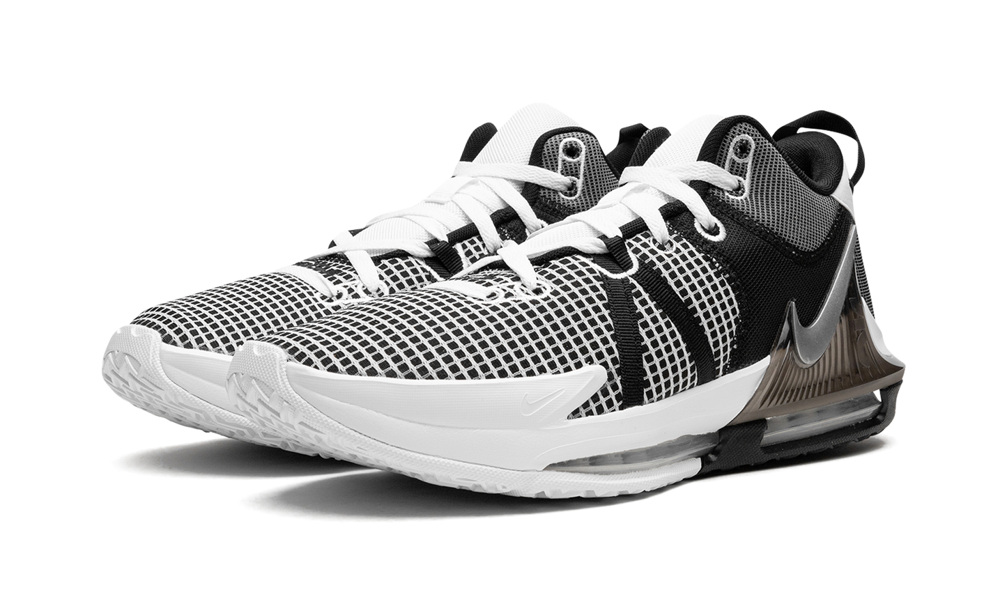 LeBron Witness VII Metallic Silver DM1123 100