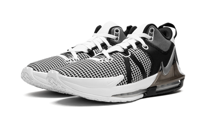 LeBron Witness VII Metallic Silver DM1123 100