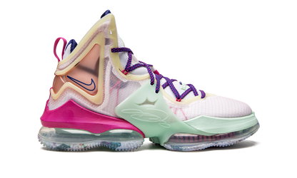 LeBron 19 Valentine's Day DH8459 900