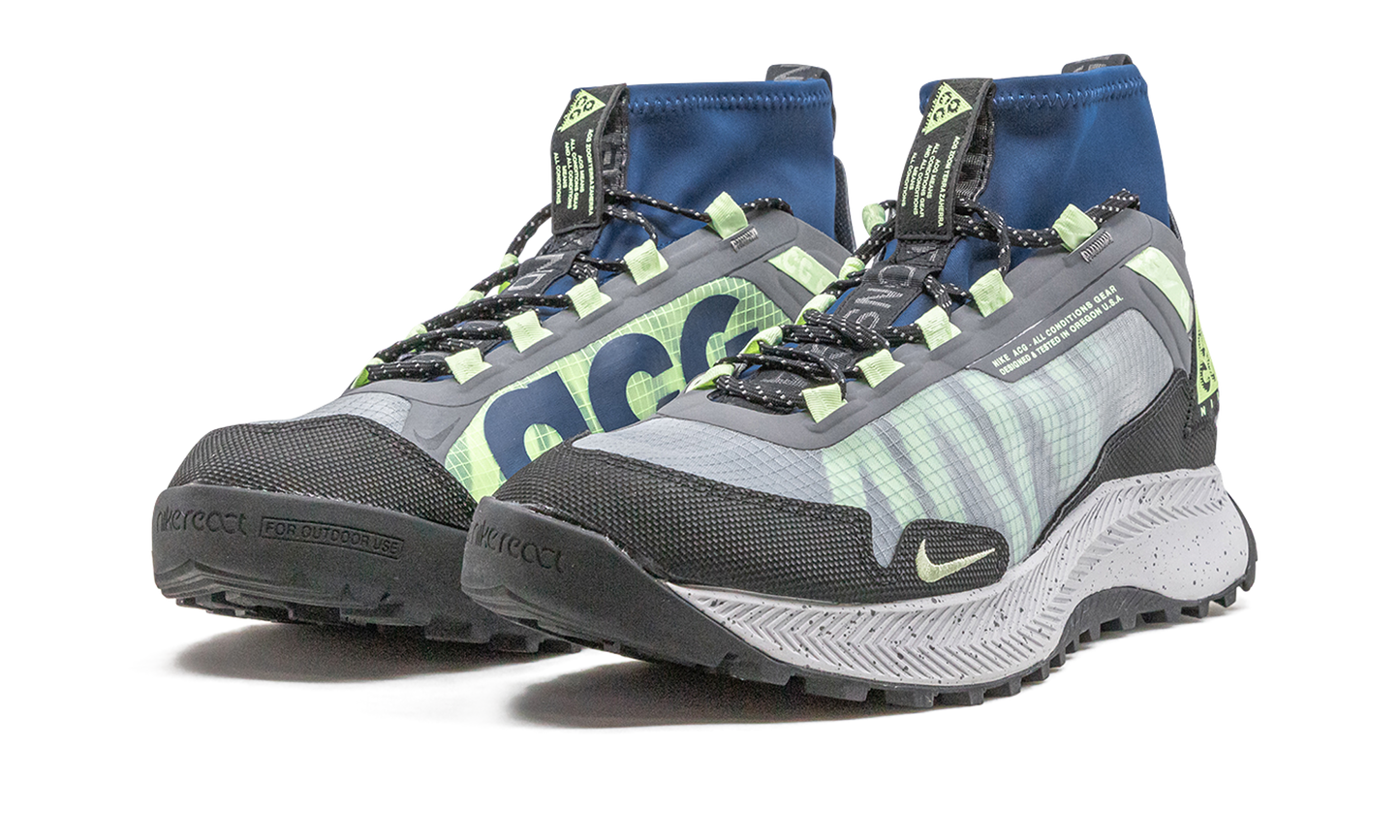 ACG ZOOM TERRA ZAHERRA Barely Volt CQ0076 001