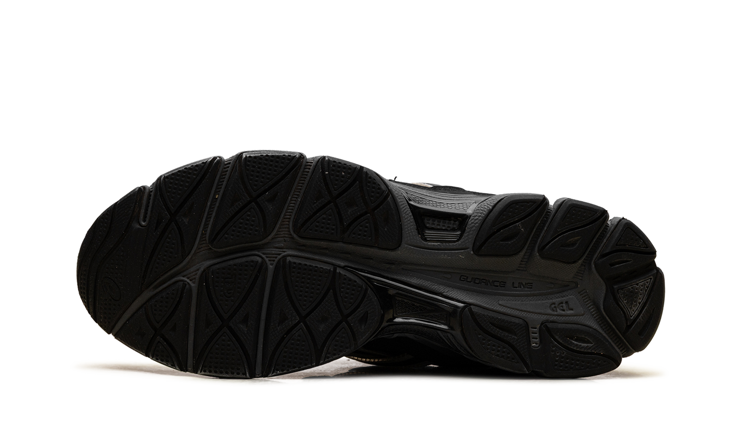 Gel-NYC Utility Carrier Grey Black 1203a558 024