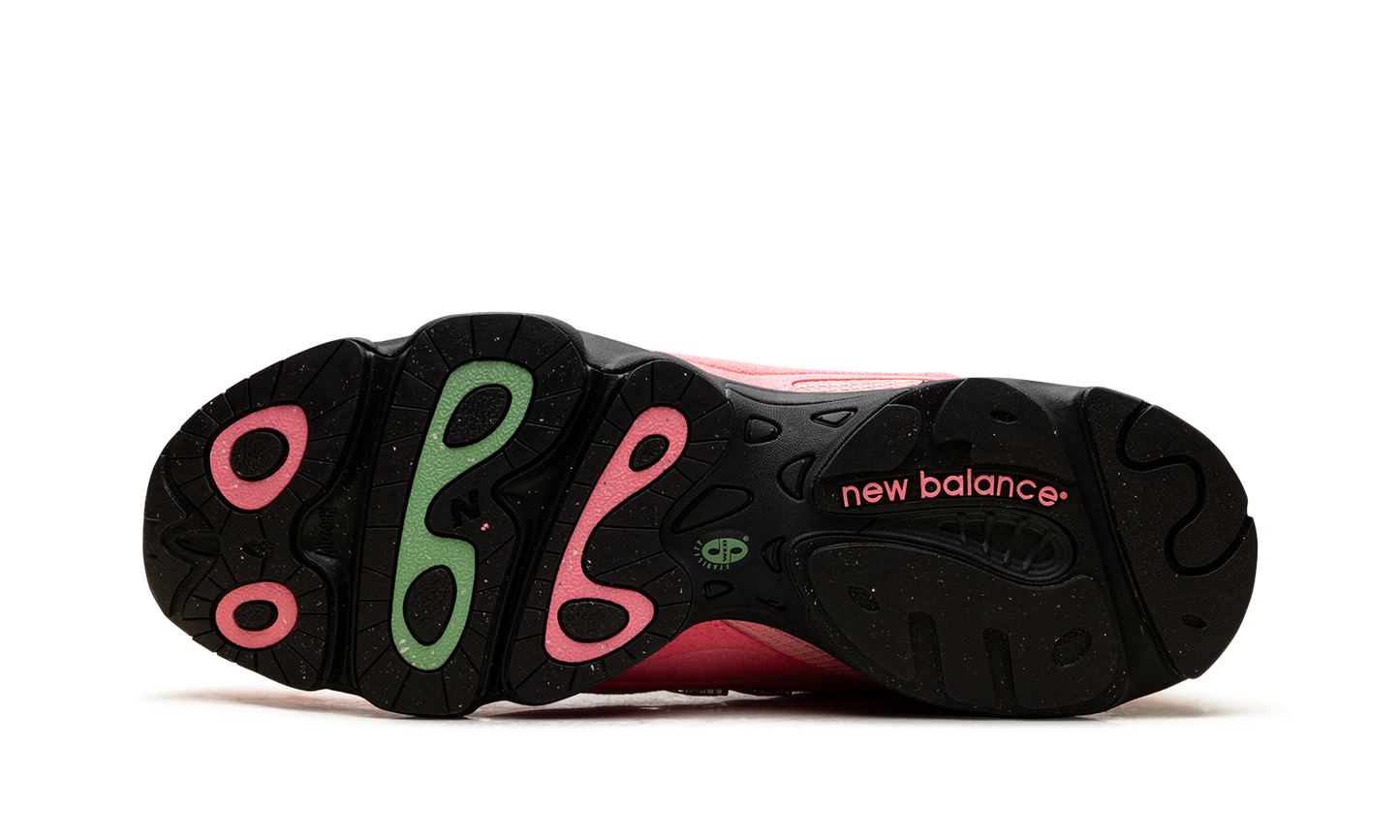 1000 Black / Pink - Footlocker Exclusive M1000FDM