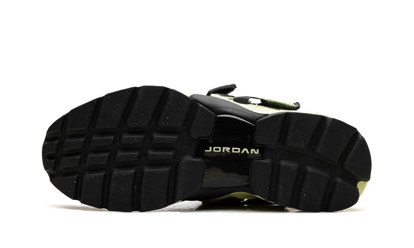 Jordan Trunner LX Luminous Green HQ2164 302