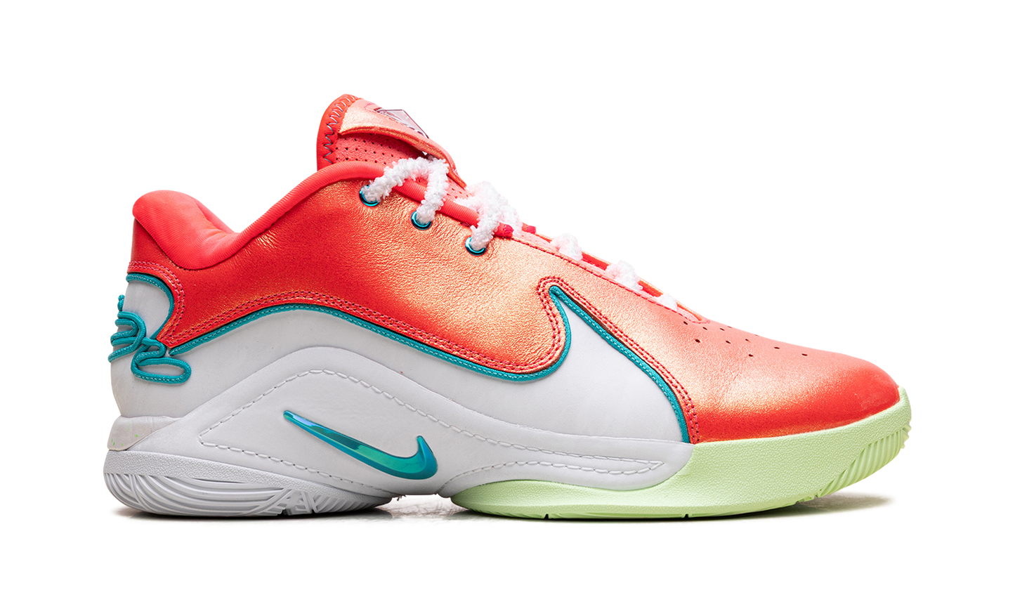 LeBron 22 Christmas HV5147 600