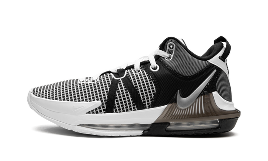 LeBron Witness VII Metallic Silver DM1123 100