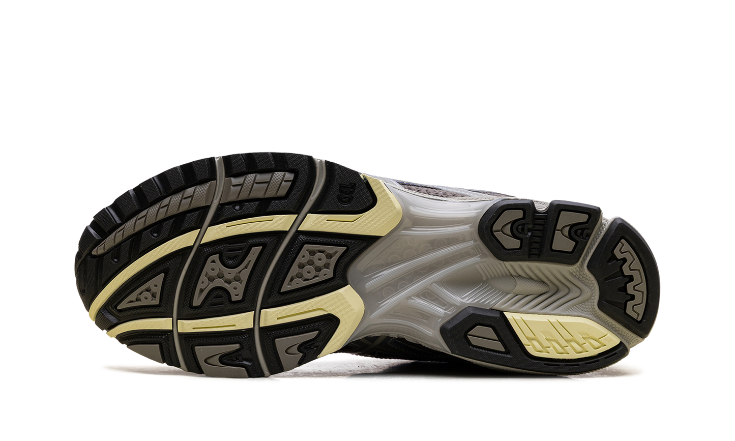 GEL-Nimbus 10.1 Eighteen East 1203A968 200