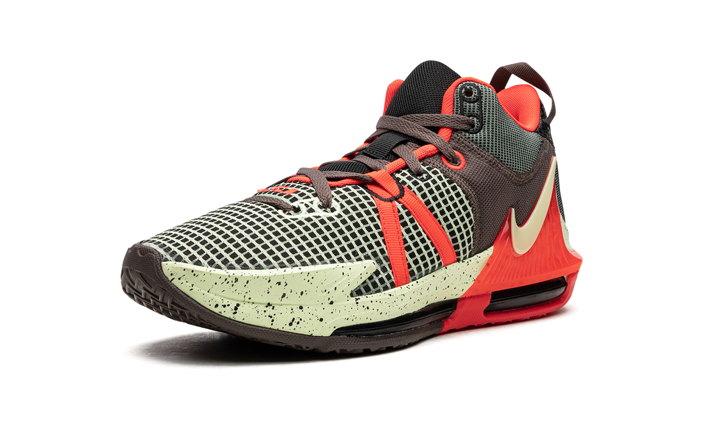 LeBron Witness VII Alligator DM1123 001