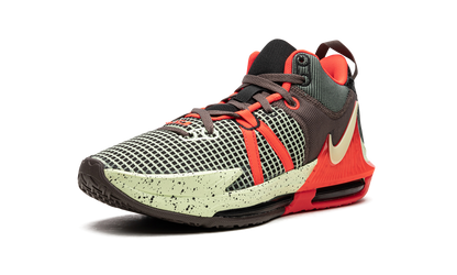 LeBron Witness VII Alligator DM1123 001