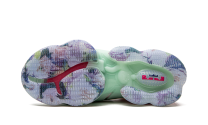 LeBron 19 Valentine's Day DH8459 900