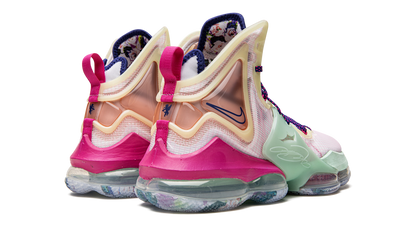 LeBron 19 Valentine's Day DH8459 900