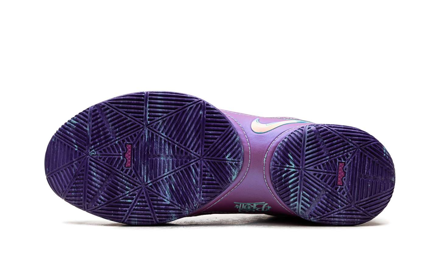 LeBron 22 Frozen Grapes HV8454 001