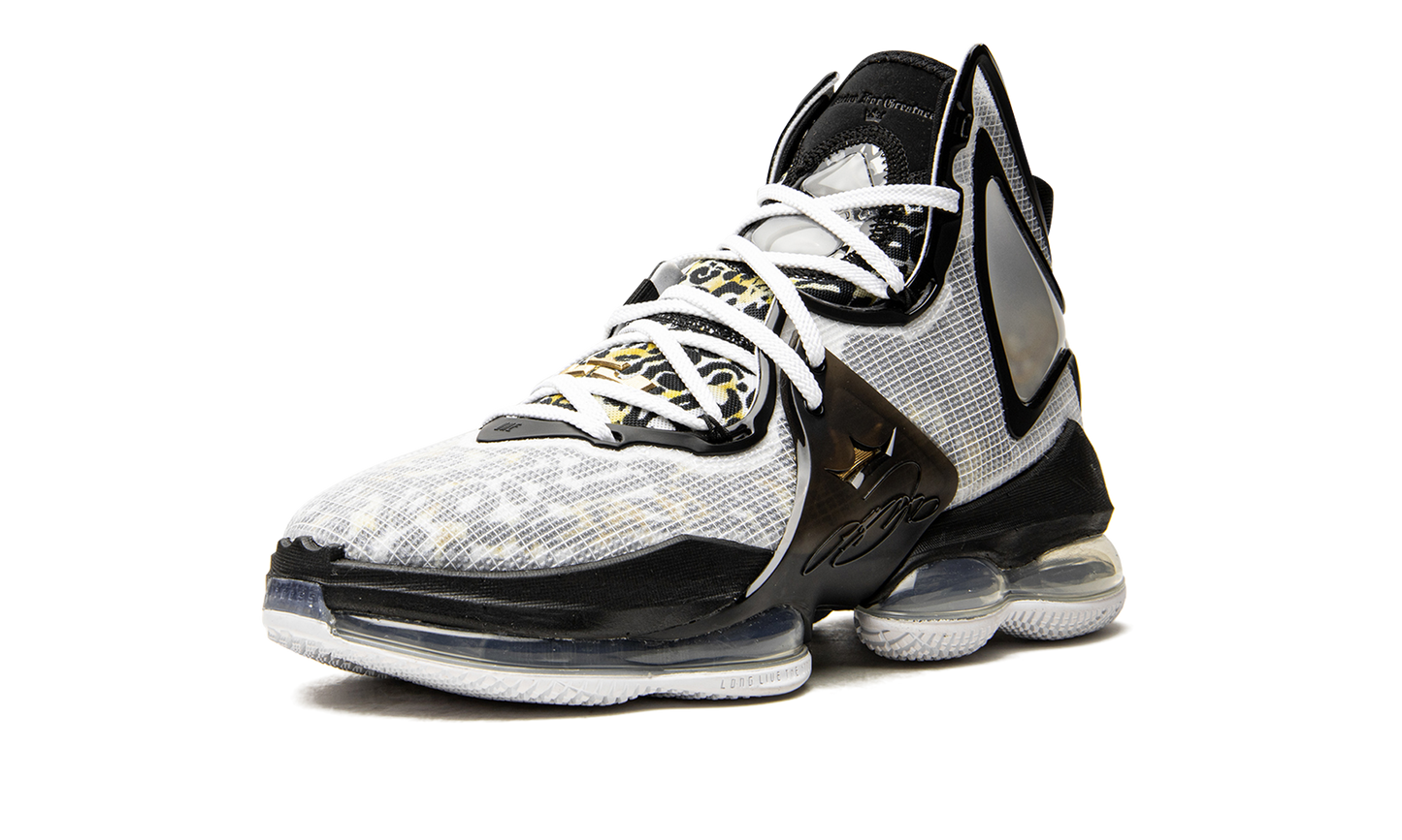 LeBron 19 Royalty CZ0203 100