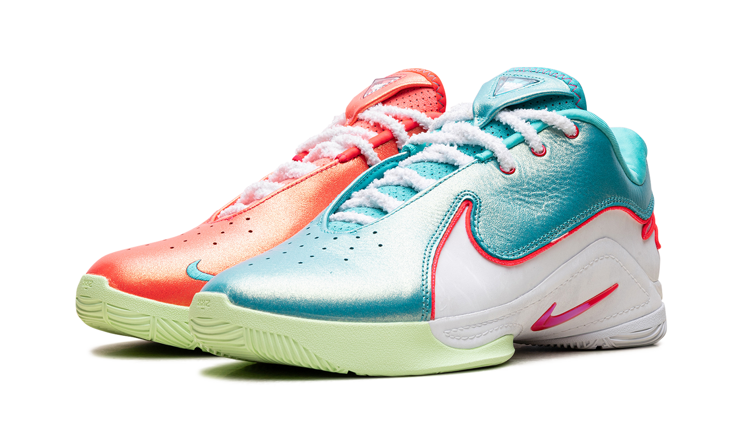 LeBron 22 Christmas HV5147 600