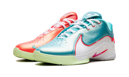 LeBron 22 Christmas HV5147 600