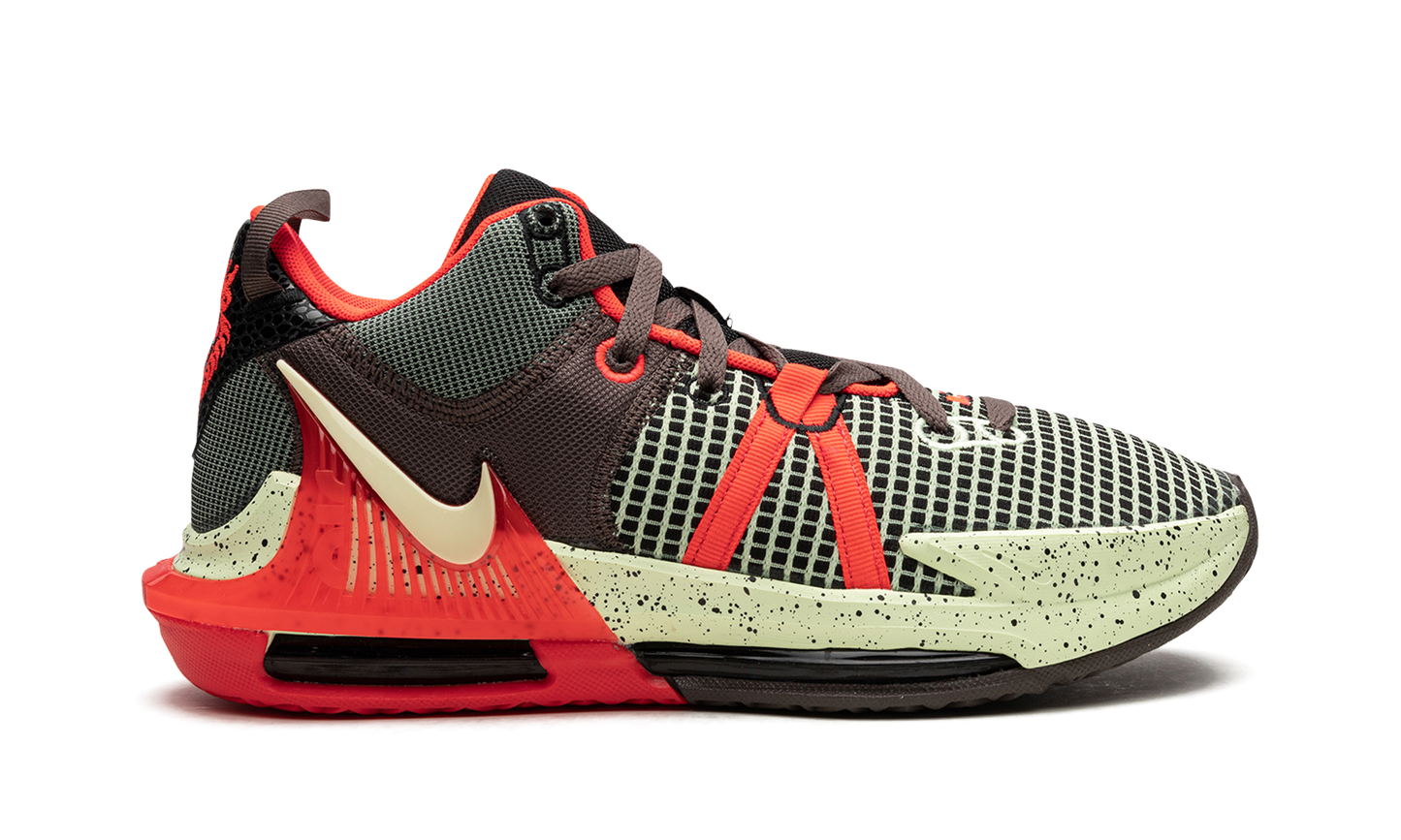 LeBron Witness VII Alligator DM1123 001