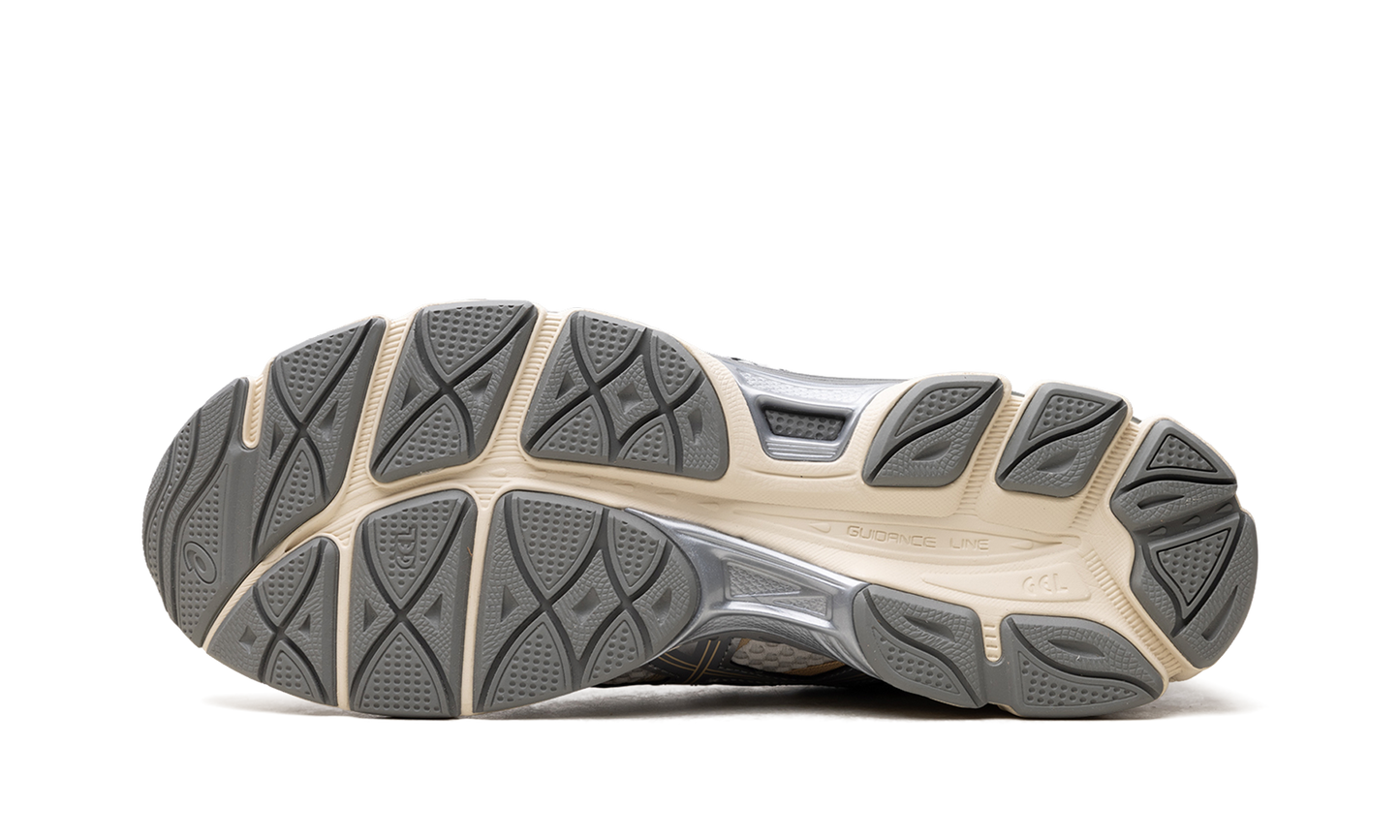 GEL-Cumulus 16 Cream / Clay Grey 1203A733 101
