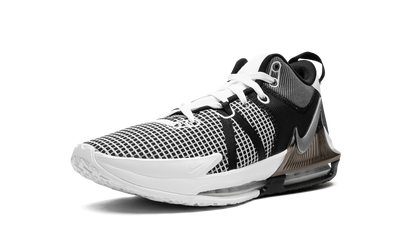 LeBron Witness VII Metallic Silver DM1123 100