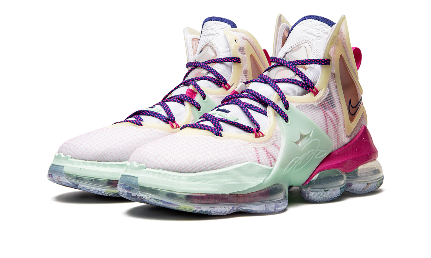 LeBron 19 Valentine's Day DH8459 900