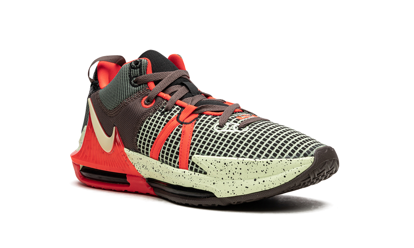 LeBron Witness VII Alligator DM1123 001