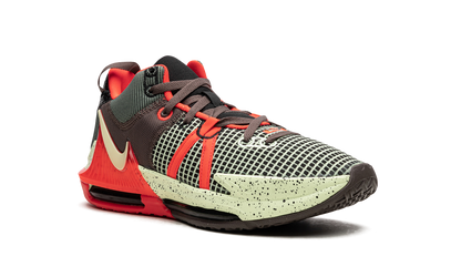 LeBron Witness VII Alligator DM1123 001