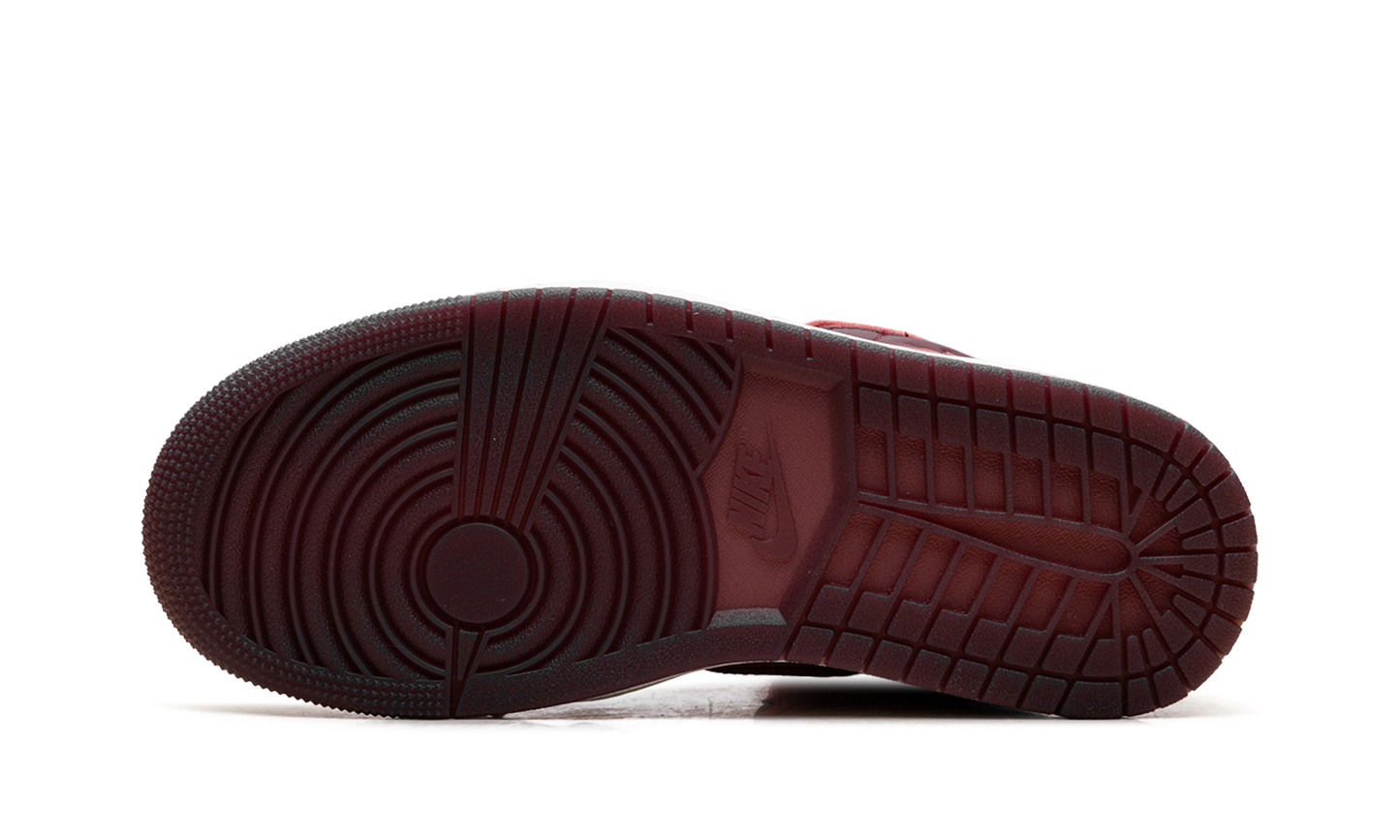 Jordan 1 Mid SE WMNS Valentine's Day (2026) IB7018 600