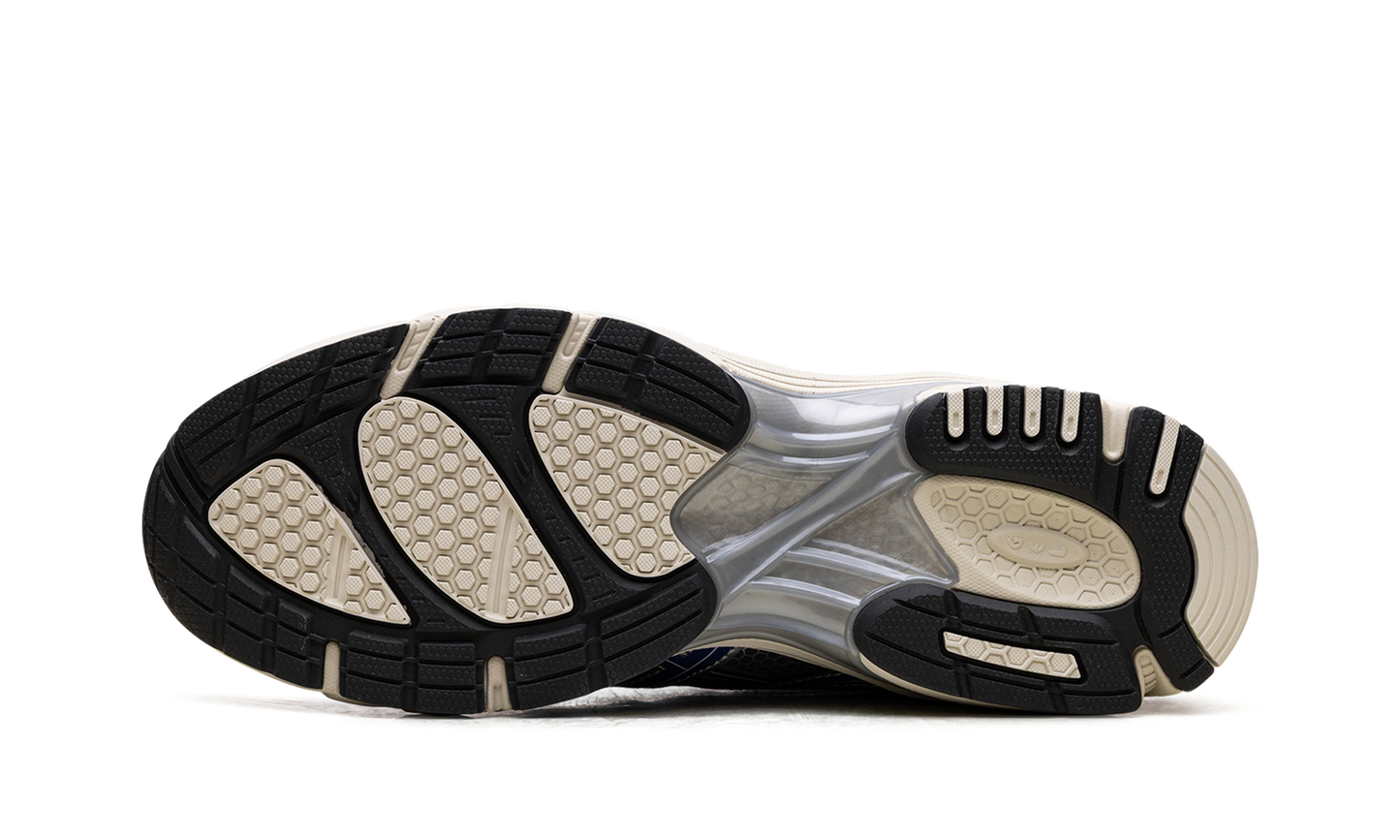 Gel-DS Trainer 14 White Blue 1203A607 103